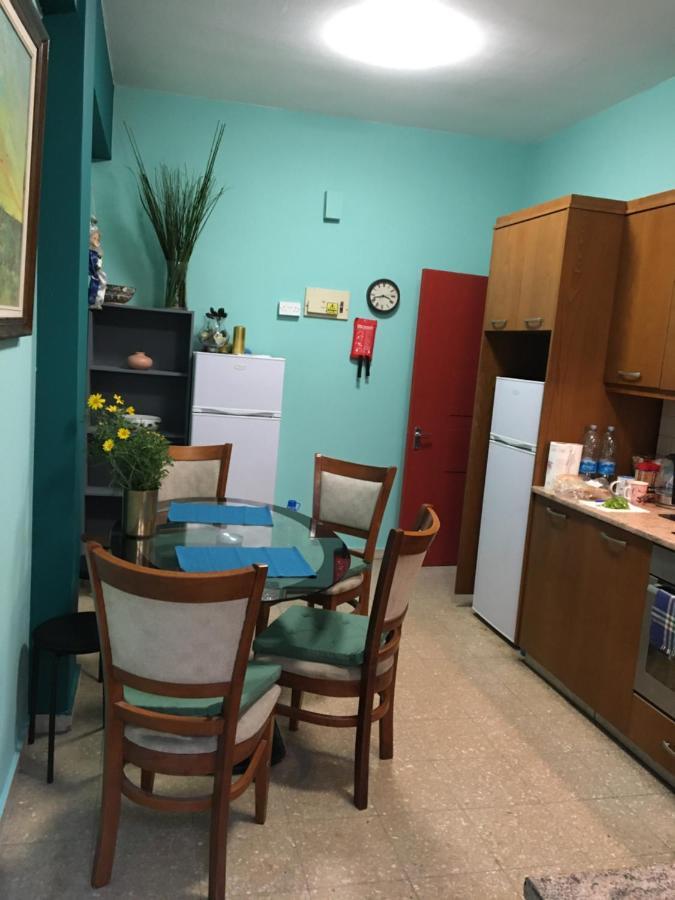 Past Or Trail Hostel Larnaca Luaran gambar