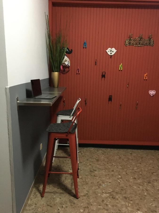 Past Or Trail Hostel Larnaca Luaran gambar