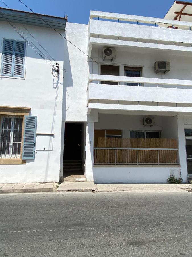 Past Or Trail Hostel Larnaca Luaran gambar