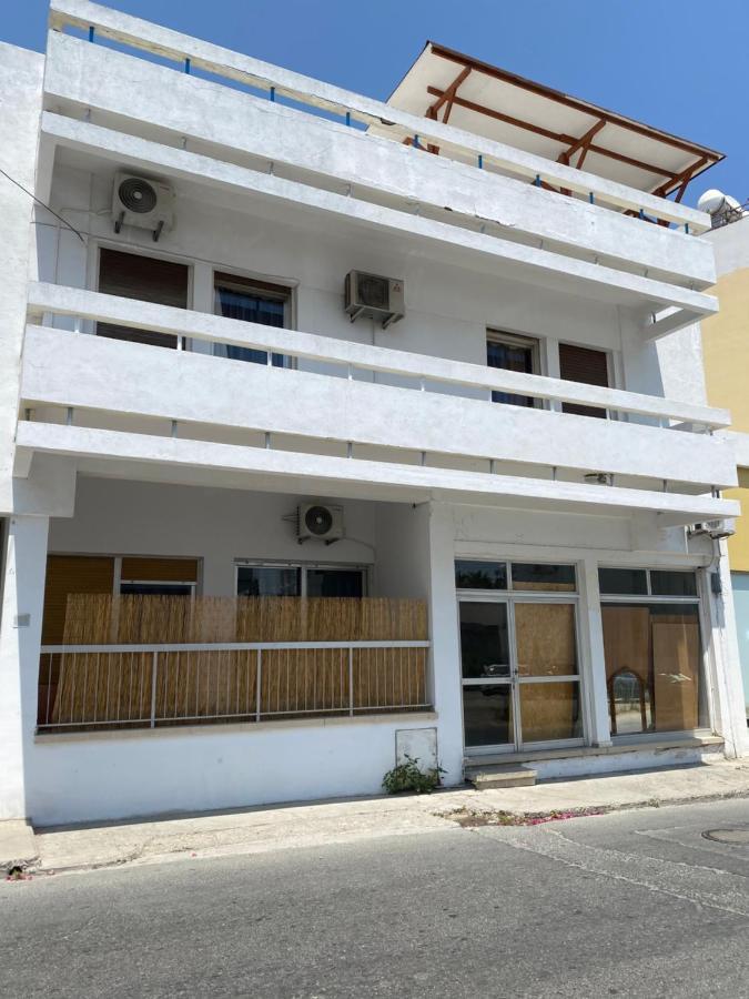Past Or Trail Hostel Larnaca Luaran gambar